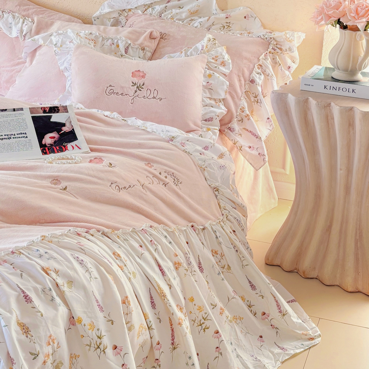 91家纺网 家纺一手货源 找家纺 （总）FORTWO家纺原创设计（FOR TWO家纺） 2025新款230克牛奶绒绣花法式花边款四件套