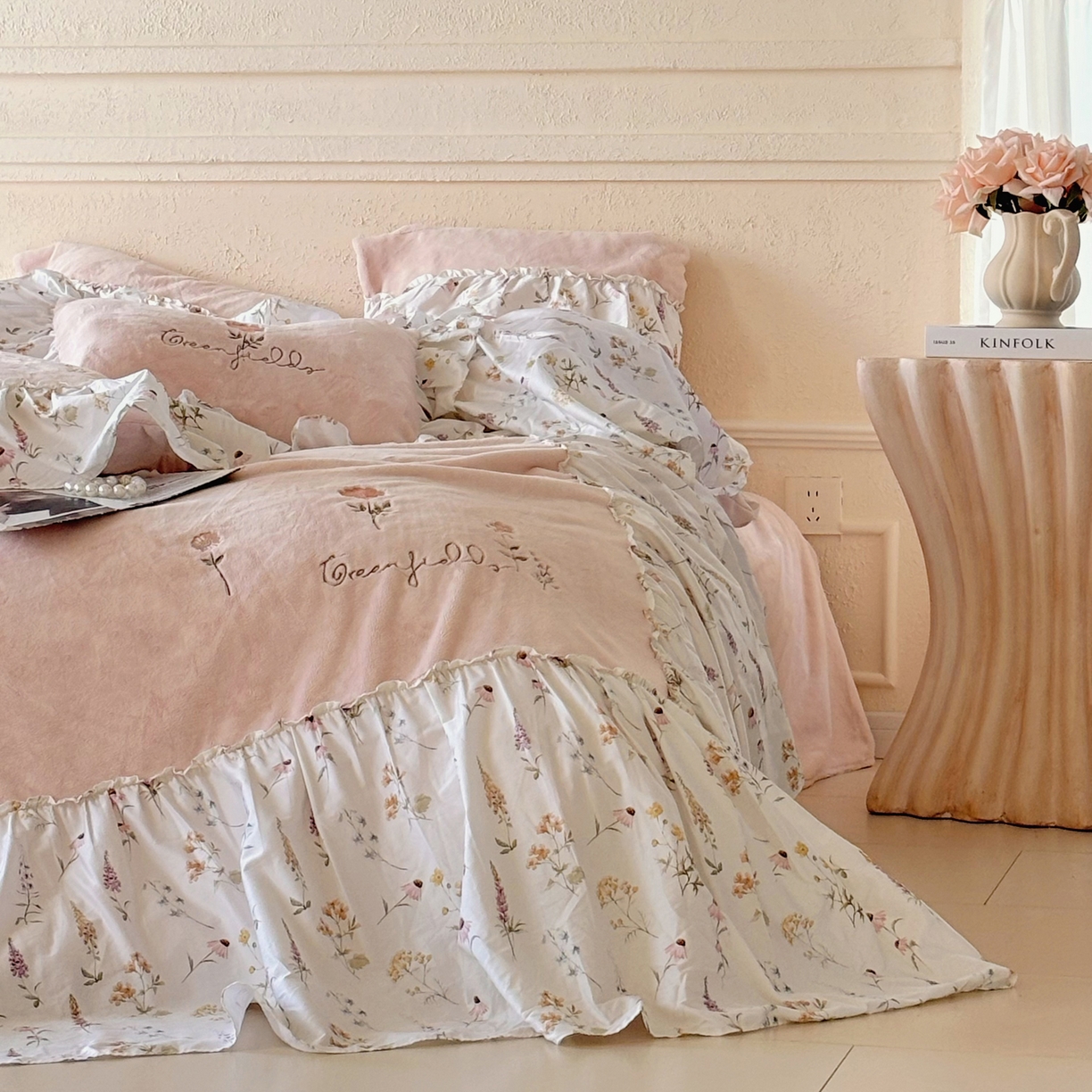 91家纺网 家纺一手货源 找家纺 （总）FORTWO家纺原创设计（FOR TWO家纺） 2025新款230克牛奶绒绣花法式花边款四件套