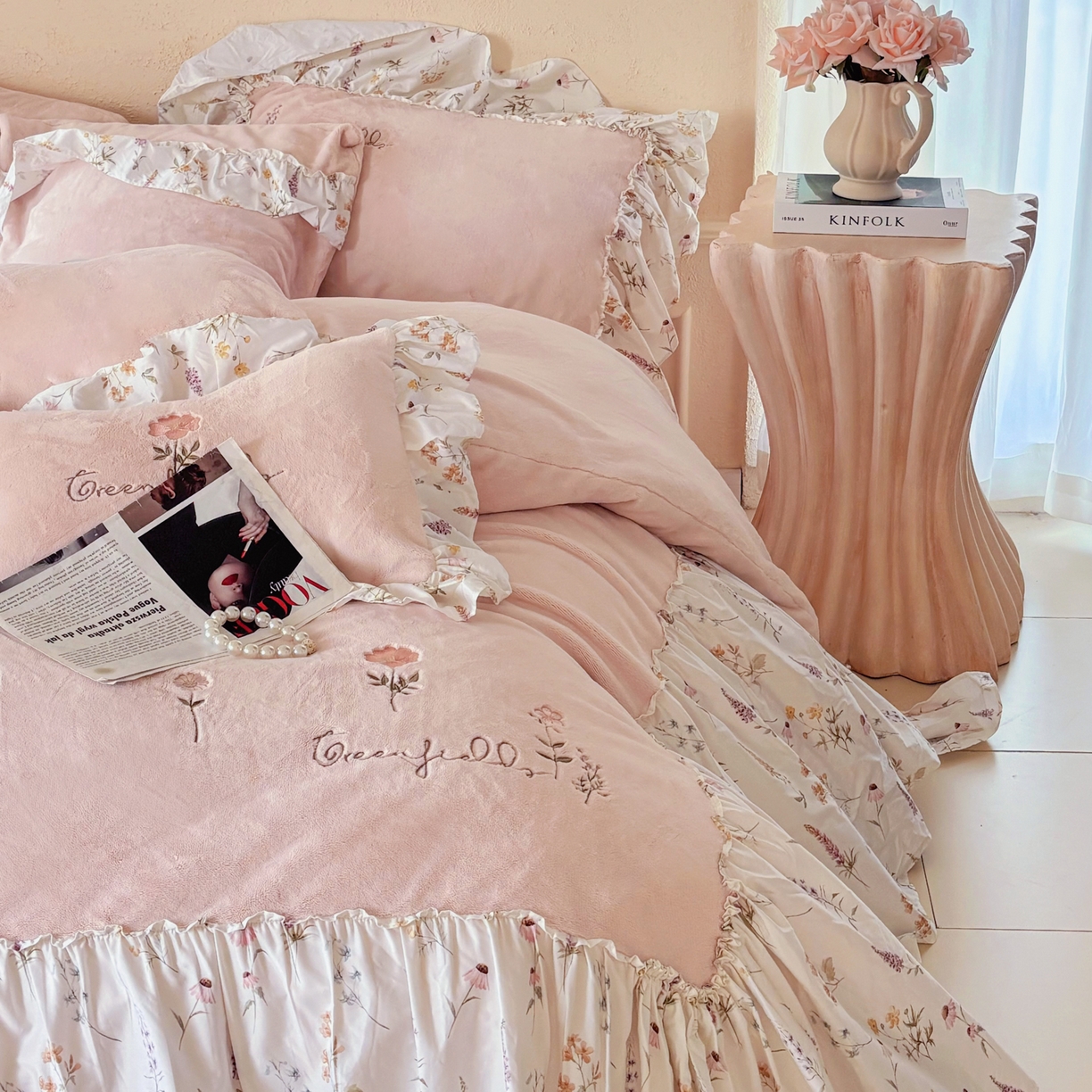 91家纺网 家纺一手货源 找家纺 （总）FORTWO家纺原创设计（FOR TWO家纺） 2025新款230克牛奶绒绣花法式花边款四件套