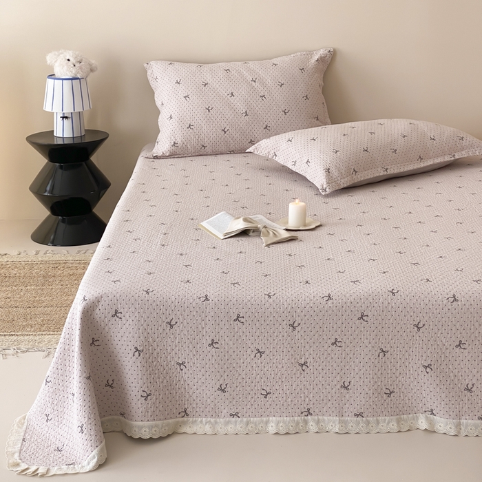 91家纺网 家纺一手货源 找家纺 麻依 2025新款安心棉四层纱布床盖三件套 点点蝴蝶结-粉