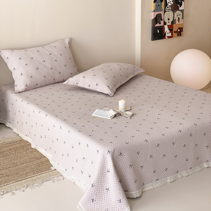 91家纺网 家纺一手货源 找家纺 麻依 2025新款安心棉四层纱布床盖三件套 点点蝴蝶结-粉