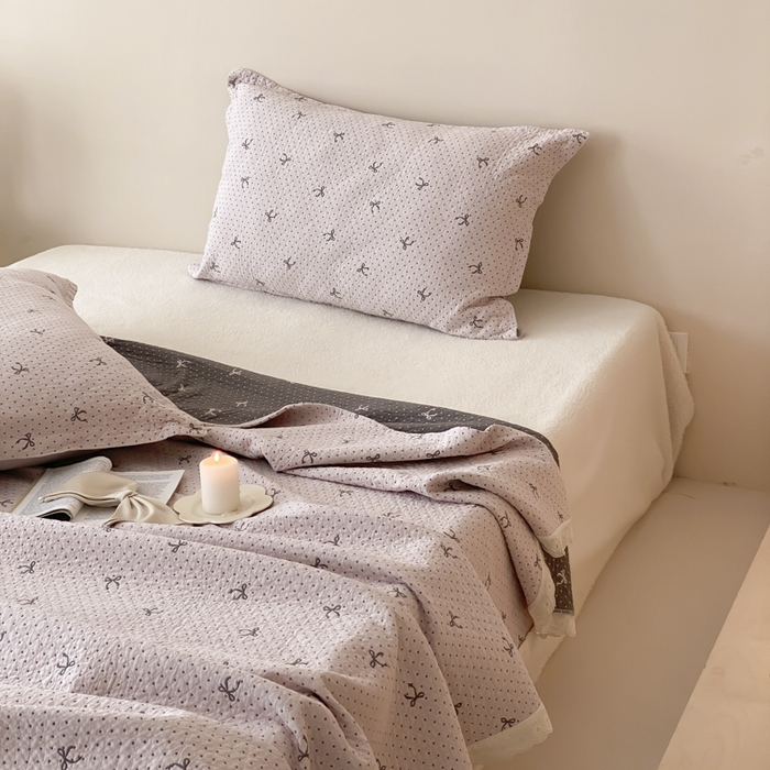 91家纺网 家纺一手货源 找家纺 麻依 2025新款安心棉四层纱布床盖三件套 点点蝴蝶结-粉