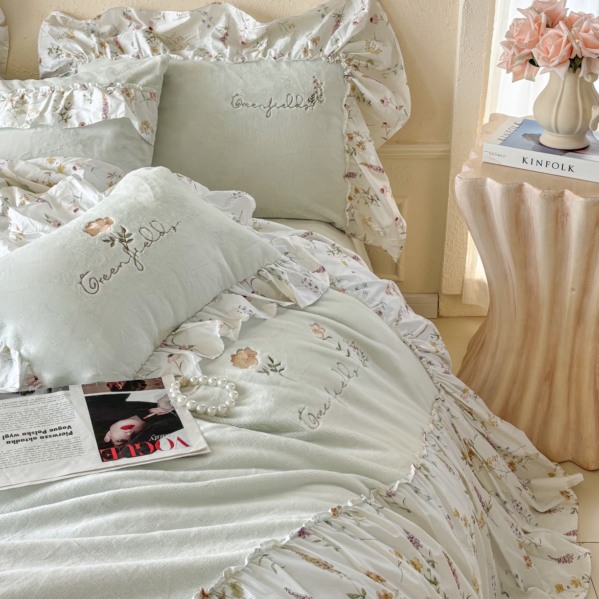 91家纺网 家纺一手货源 找家纺 FORTWO家纺原创设计（FOR TWO家纺） 2025新款230克牛奶绒绣花法式花边款四件套 兰庭序-绿