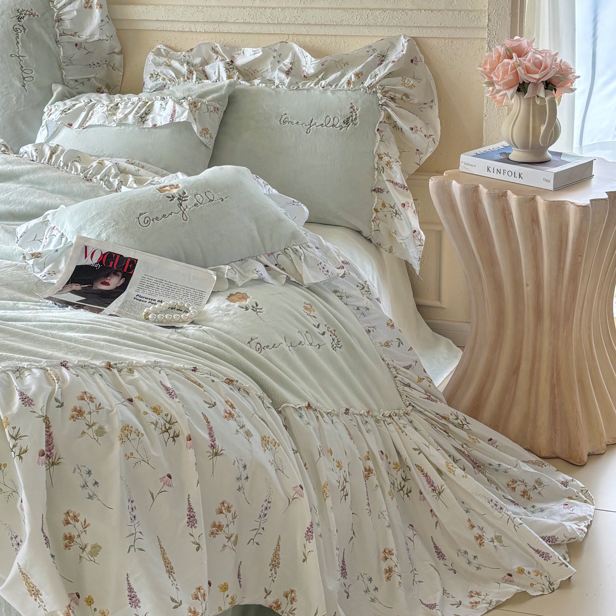 91家纺网 家纺一手货源 找家纺 FORTWO家纺原创设计（FOR TWO家纺） 2025新款230克牛奶绒绣花法式花边款四件套 兰庭序-绿