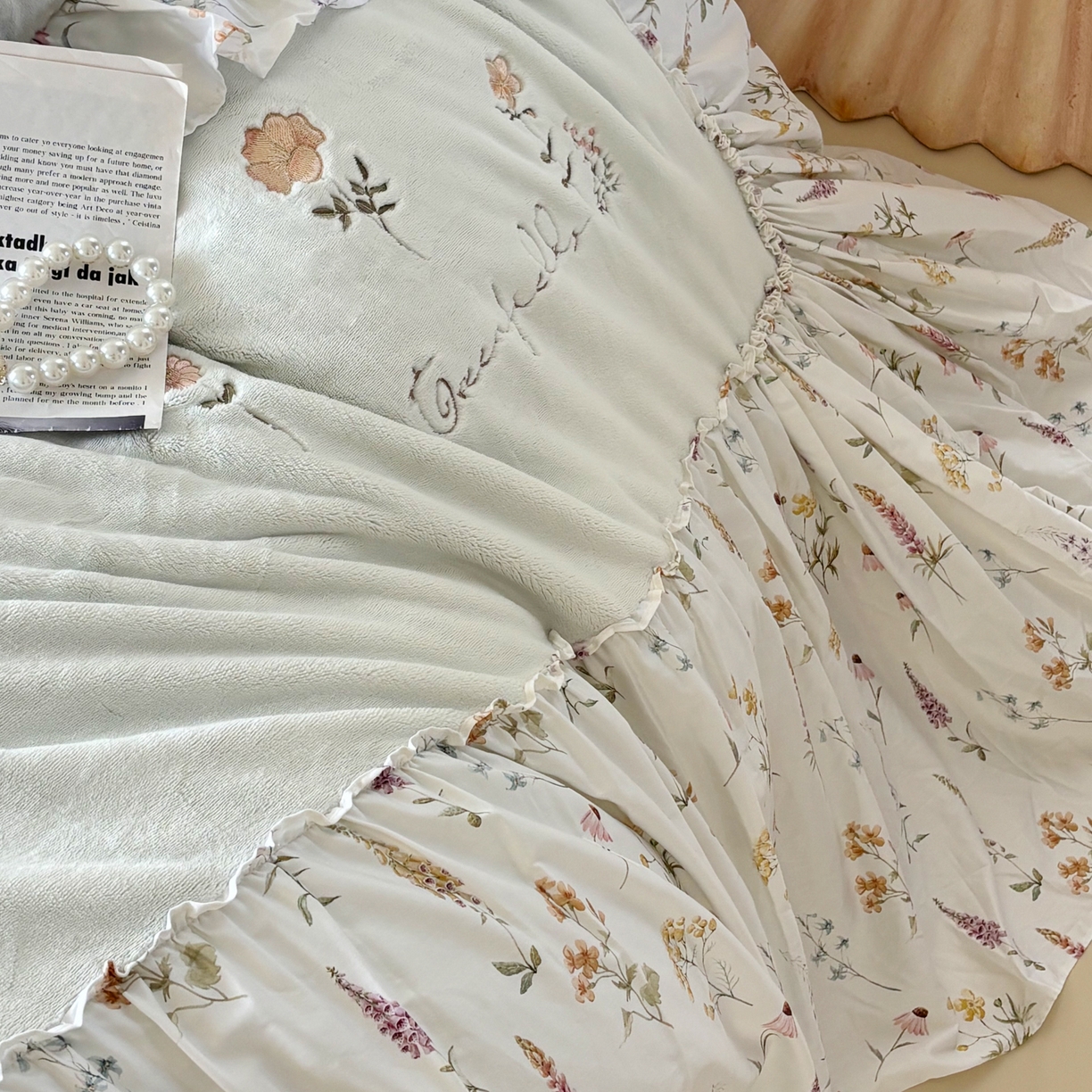 91家纺网 家纺一手货源 找家纺 FORTWO家纺原创设计（FOR TWO家纺） 2025新款230克牛奶绒绣花法式花边款四件套 兰庭序-绿