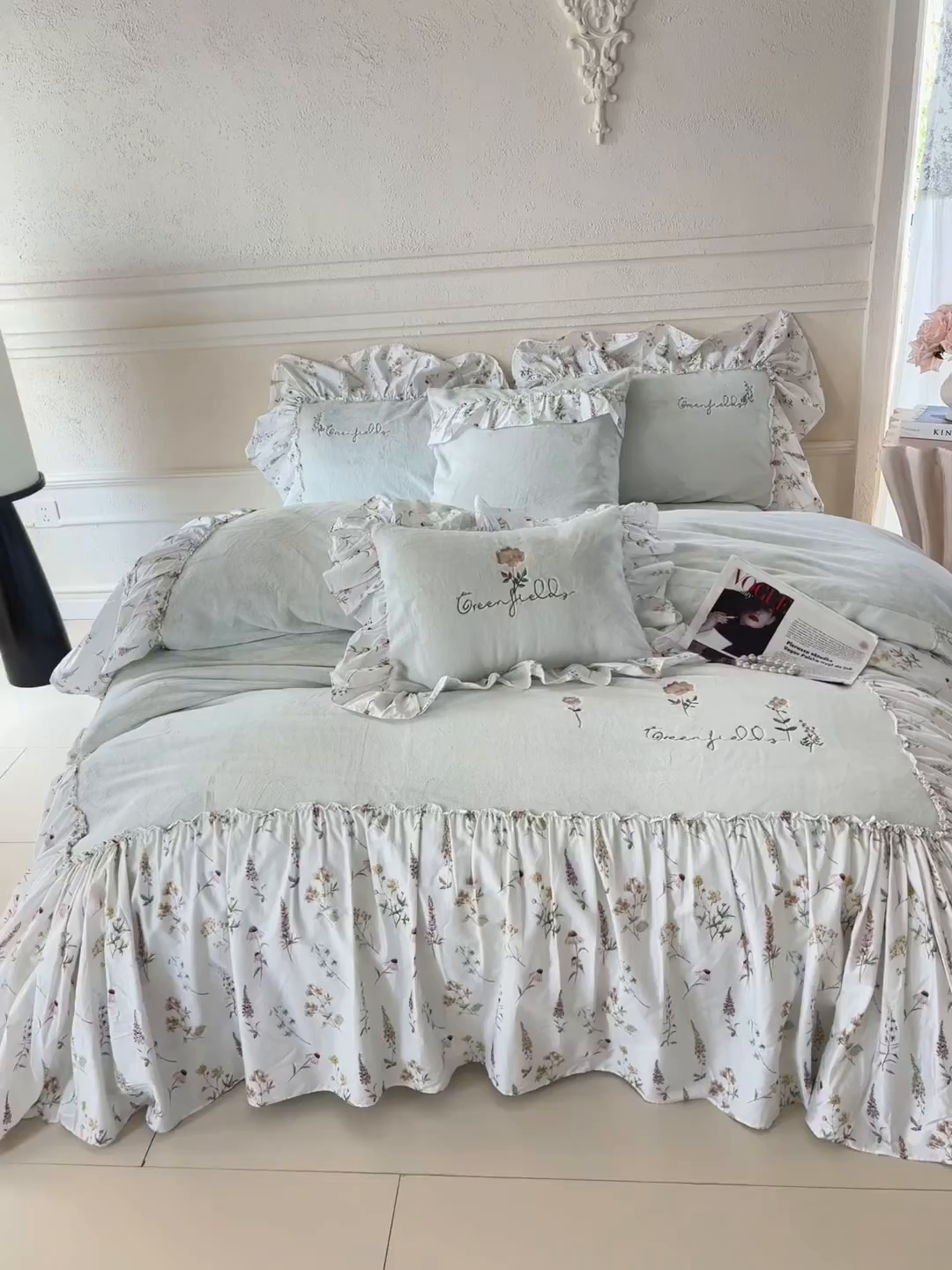 91家纺网 家纺一手货源 找家纺 FORTWO家纺原创设计（FOR TWO家纺） 2025新款230克牛奶绒绣花法式花边款四件套 兰庭序-绿