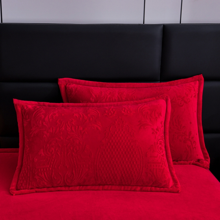 91家纺网 家纺一手货源 找家纺 星窝 2025新款高克重直播爆款纯色欧式雕花绒牛奶绒四件套 富贵花开红