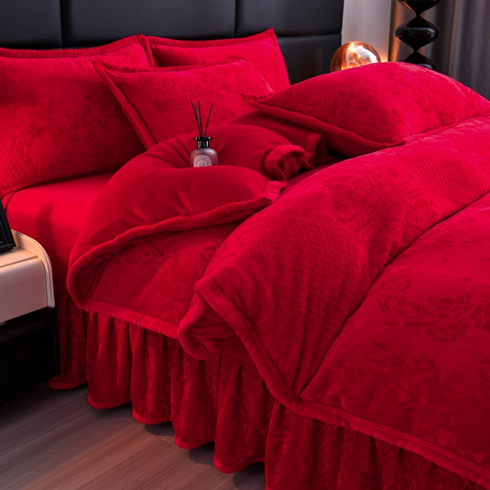 91家纺网 家纺一手货源 找家纺 星窝 2025新款高克重直播爆款纯色欧式雕花绒牛奶绒四件套 富贵花开红