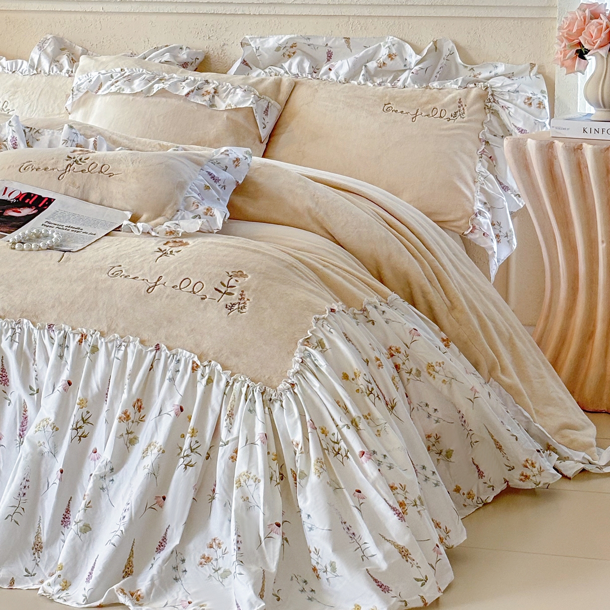 91家纺网 家纺一手货源 找家纺 FORTWO家纺原创设计（FOR TWO家纺） 2025新款230克牛奶绒绣花法式花边款四件套 兰庭序-米白