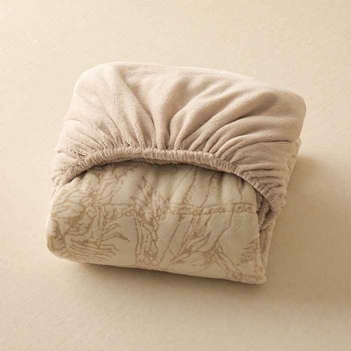 91家纺网 家纺一手货源 找家纺 宜代光年 2025新款A类小米貂复古牛奶绒染色雕花单床笠 丛林法则-咖