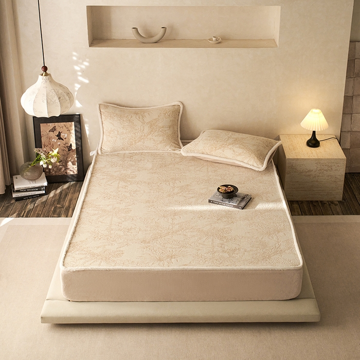 91家纺网 家纺一手货源 找家纺 宜代光年 2025新款A类小米貂复古牛奶绒染色雕花单床笠 丛林法则-咖