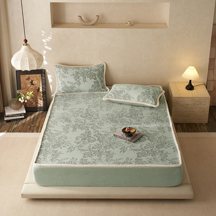 91家纺网 家纺一手货源 找家纺 宜代光年 2025新款A类小米貂复古牛奶绒染色雕花单床笠 静若繁花-绿