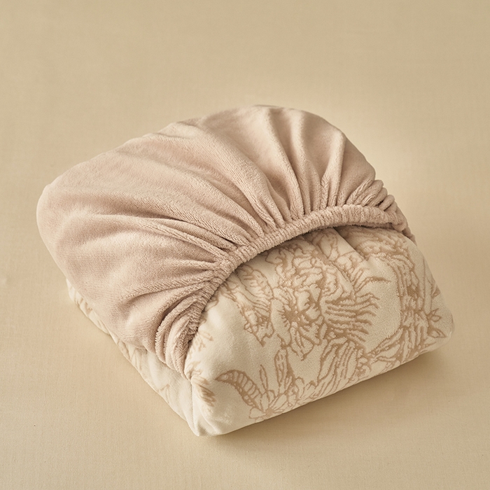 91家纺网 家纺一手货源 找家纺 宜代光年 2025新款A类小米貂复古牛奶绒染色雕花单床笠 丛林法则-咖