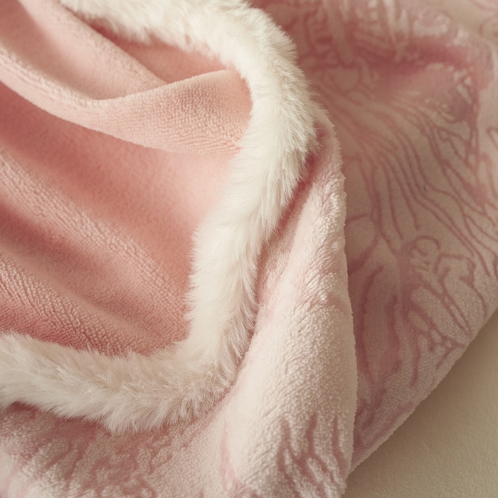 91家纺网 家纺一手货源 找家纺 （总）宜代光年 2025新款A类小米貂复古牛奶绒染色雕花单床笠