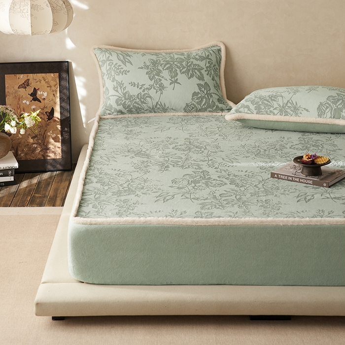 91家纺网 家纺一手货源 找家纺 宜代光年 2025新款A类小米貂复古牛奶绒染色雕花单床笠 静若繁花-绿