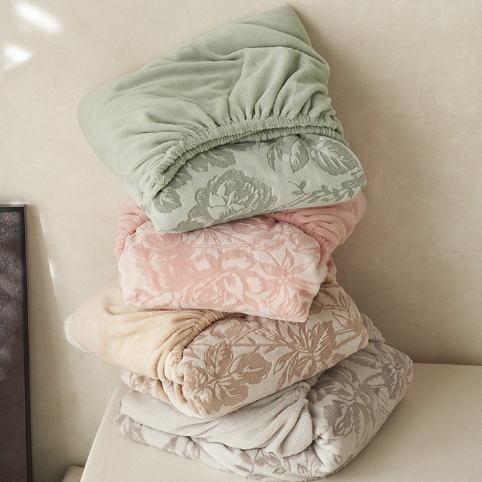 91家纺网 家纺一手货源 找家纺 宜代光年 2025新款A类小米貂复古牛奶绒染色雕花单床笠 叠拍（仅参考）