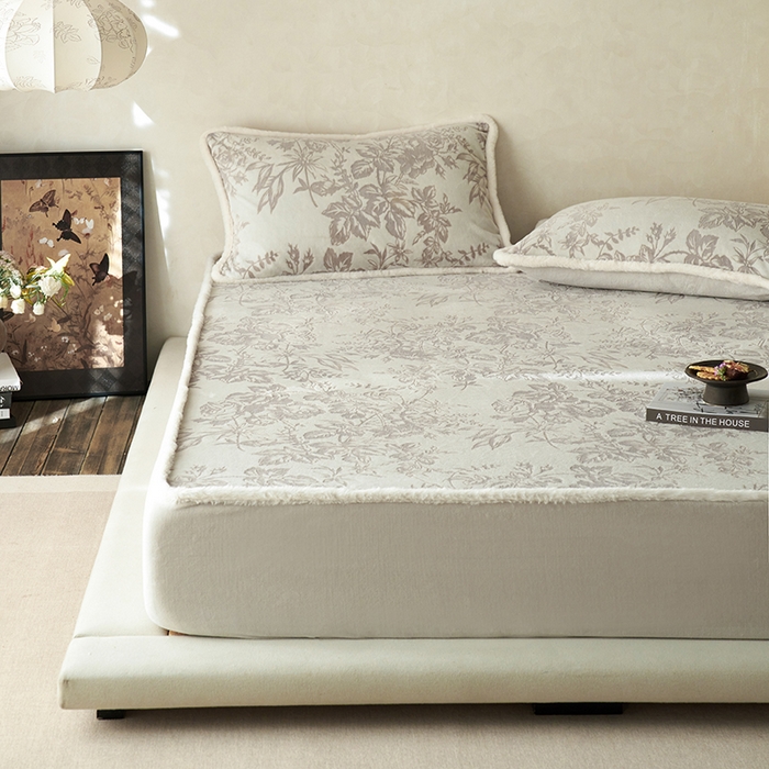 91家纺网 家纺一手货源 找家纺 宜代光年 2025新款A类小米貂复古牛奶绒染色雕花单床笠 静若繁花-灰