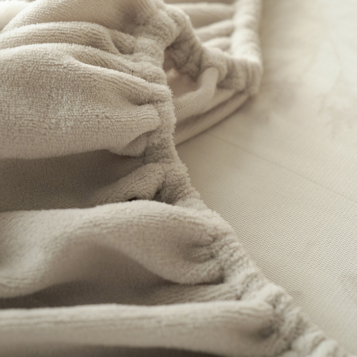 91家纺网 家纺一手货源 找家纺 宜代光年 2025新款A类小米貂复古牛奶绒染色雕花单床笠 静若繁花-灰