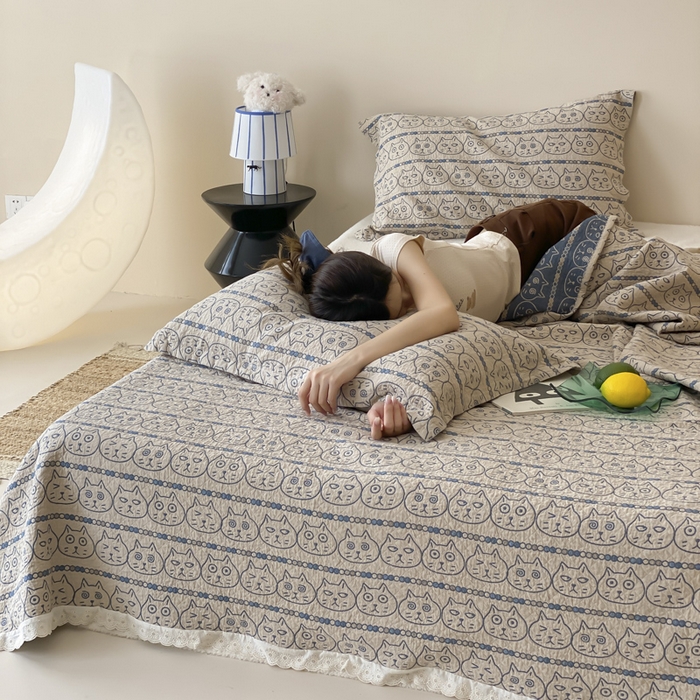 91家纺网 家纺一手货源 找家纺 麻依 2025新款安心棉四层纱布床盖三件套 搞怪猫