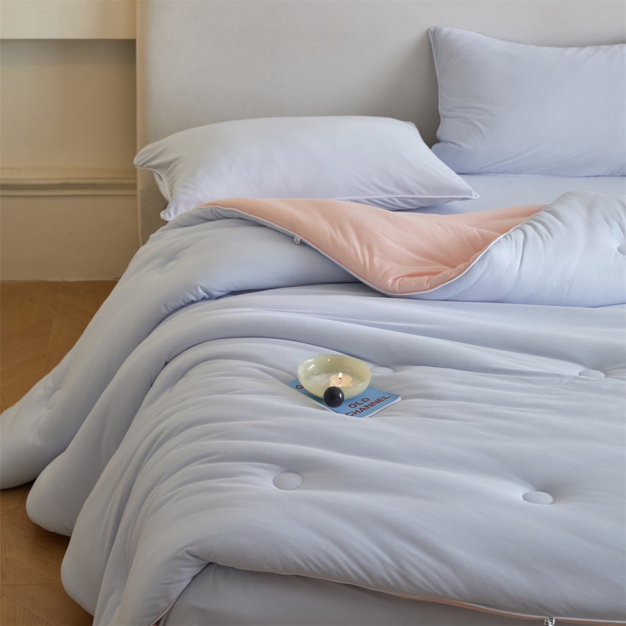 91家纺网 家纺一手货源 找家纺 （总）头等舱 2025新款针织A类软糯净植力抗菌防螨防霉低致敏双拼秋冬被（空镜图）