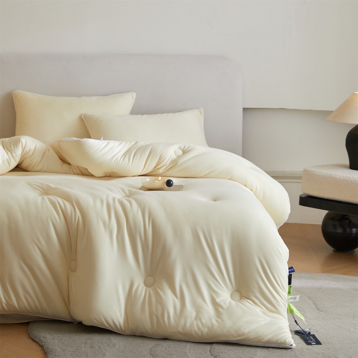 91家纺网 家纺一手货源 找家纺 头等舱 2025新款针织A类软糯净植力抗菌防螨防霉低致敏双拼秋冬被（空镜图） 米黄+本白