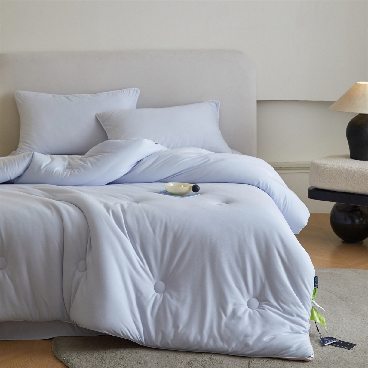 91家纺网 家纺一手货源 找家纺 头等舱 2025新款针织A类软糯净植力抗菌防螨防霉低致敏双拼秋冬被（空镜图） 典雅蓝+粉玉