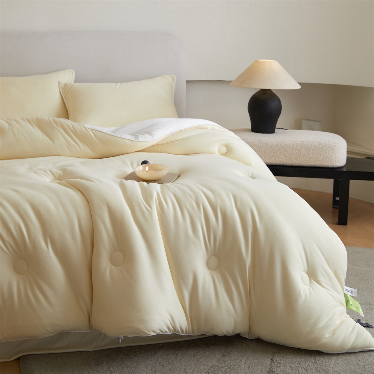 91家纺网 家纺一手货源 找家纺 头等舱 2025新款针织A类软糯净植力抗菌防螨防霉低致敏双拼秋冬被（空镜图） 米黄+本白