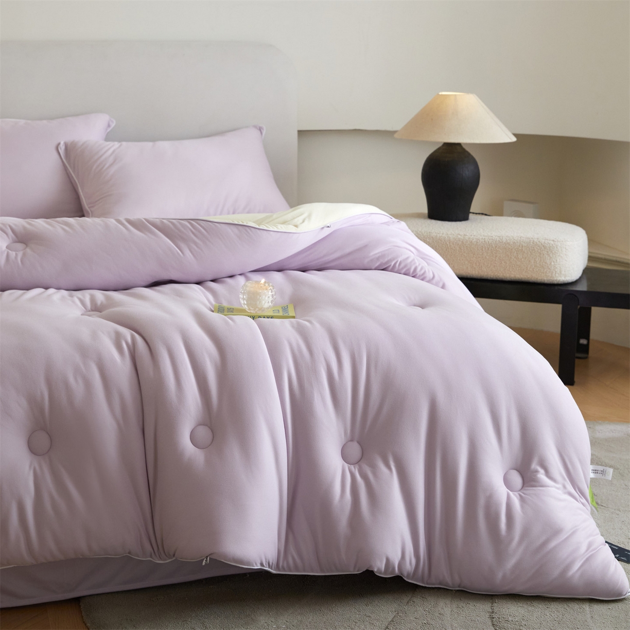 91家纺网 家纺一手货源 找家纺 头等舱 2025新款针织A类软糯净植力抗菌防螨防霉低致敏双拼秋冬被（空镜图） 浅紫+奶黄