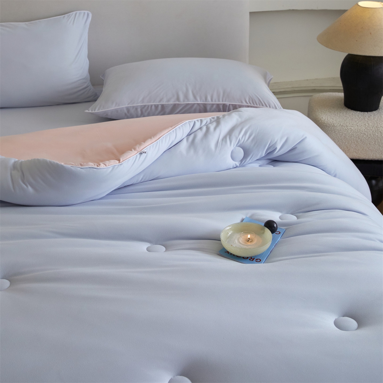 91家纺网 家纺一手货源 找家纺 头等舱 2025新款针织A类软糯净植力抗菌防螨防霉低致敏双拼秋冬被（空镜图） 典雅蓝+粉玉