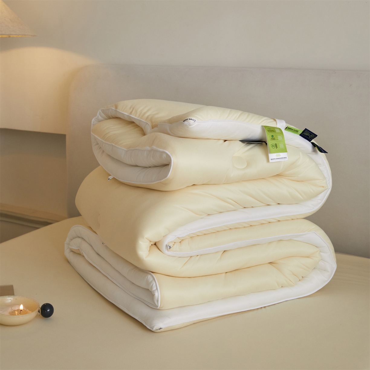 91家纺网 家纺一手货源 找家纺 头等舱 2025新款针织A类软糯净植力抗菌防螨防霉低致敏双拼秋冬被（空镜图） 米黄+本白