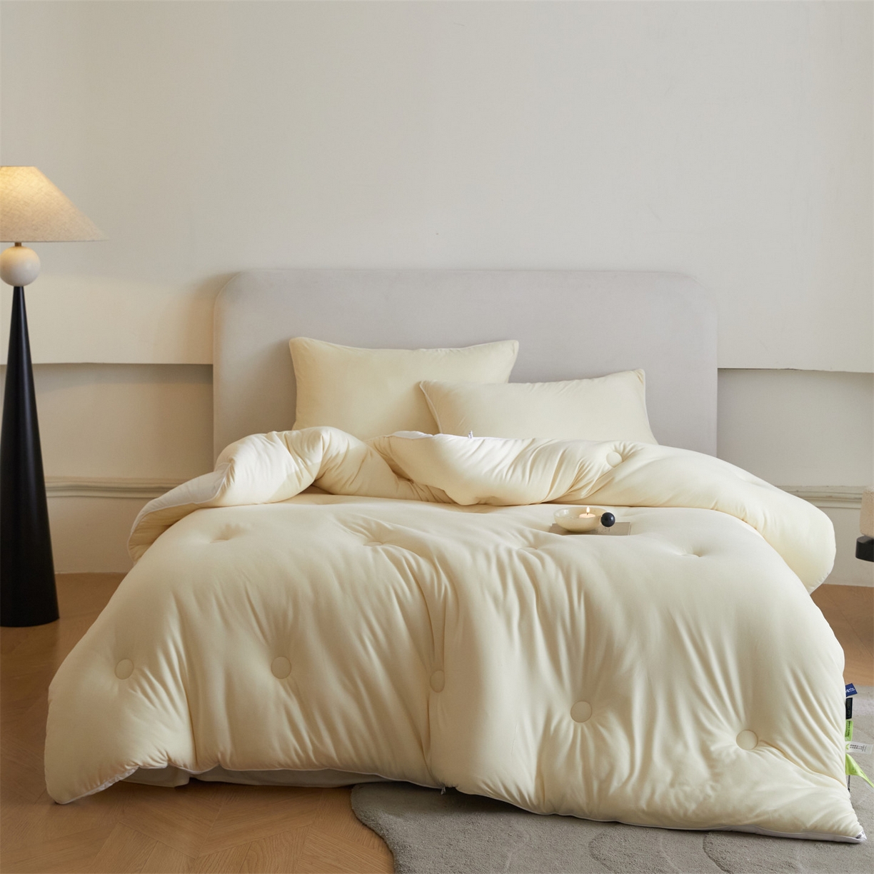 91家纺网 家纺一手货源 找家纺 头等舱 2025新款针织A类软糯净植力抗菌防螨防霉低致敏双拼秋冬被（空镜图） 米黄+本白