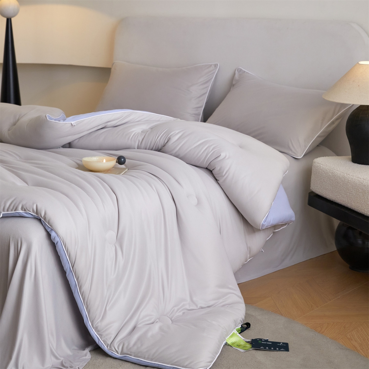 91家纺网 家纺一手货源 找家纺 头等舱 2025新款针织A类软糯净植力抗菌防螨防霉低致敏双拼秋冬被（空镜图） 浅灰+天空蓝