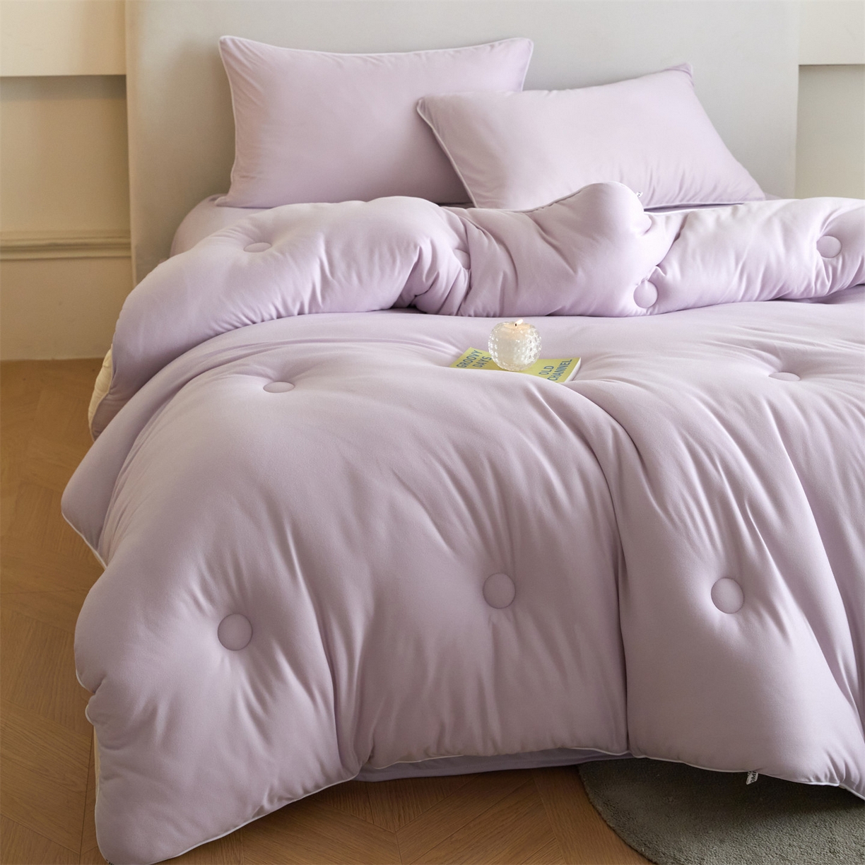 91家纺网 家纺一手货源 找家纺 头等舱 2025新款针织A类软糯净植力抗菌防螨防霉低致敏双拼秋冬被（空镜图） 浅紫+奶黄