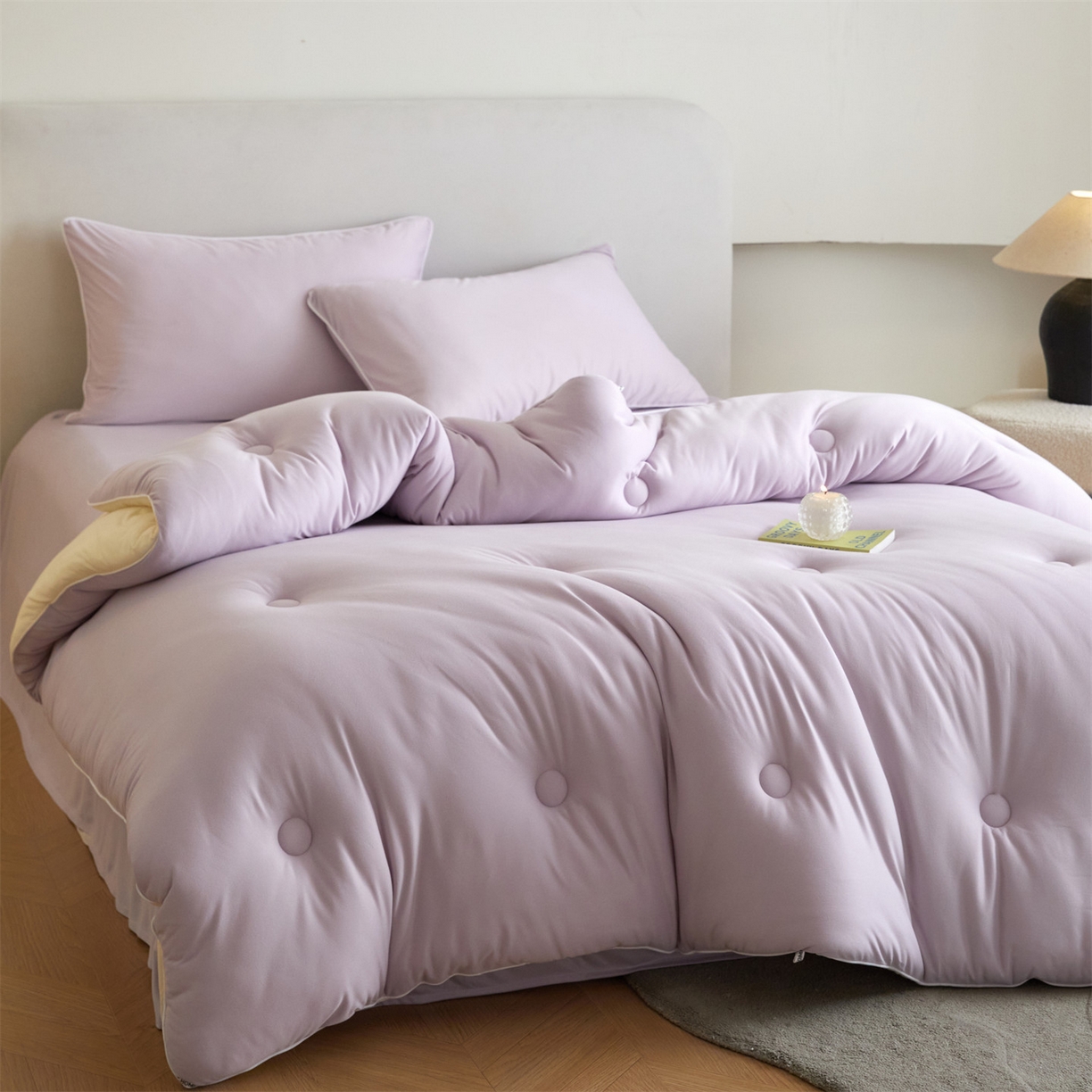 91家纺网 家纺一手货源 找家纺 头等舱 2025新款针织A类软糯净植力抗菌防螨防霉低致敏双拼秋冬被（空镜图） 浅紫+奶黄