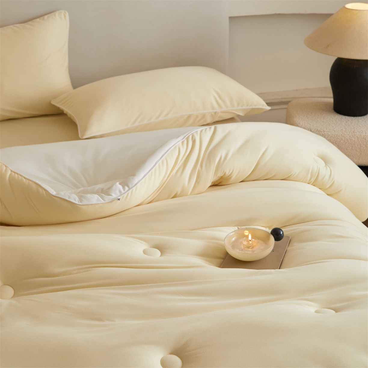 91家纺网 家纺一手货源 找家纺 头等舱 2025新款针织A类软糯净植力抗菌防螨防霉低致敏双拼秋冬被（空镜图） 米黄+本白