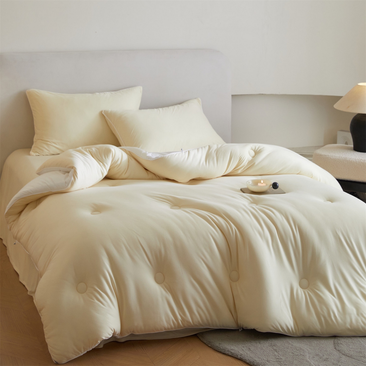 91家纺网 家纺一手货源 找家纺 头等舱 2025新款针织A类软糯净植力抗菌防螨防霉低致敏双拼秋冬被（空镜图） 米黄+本白