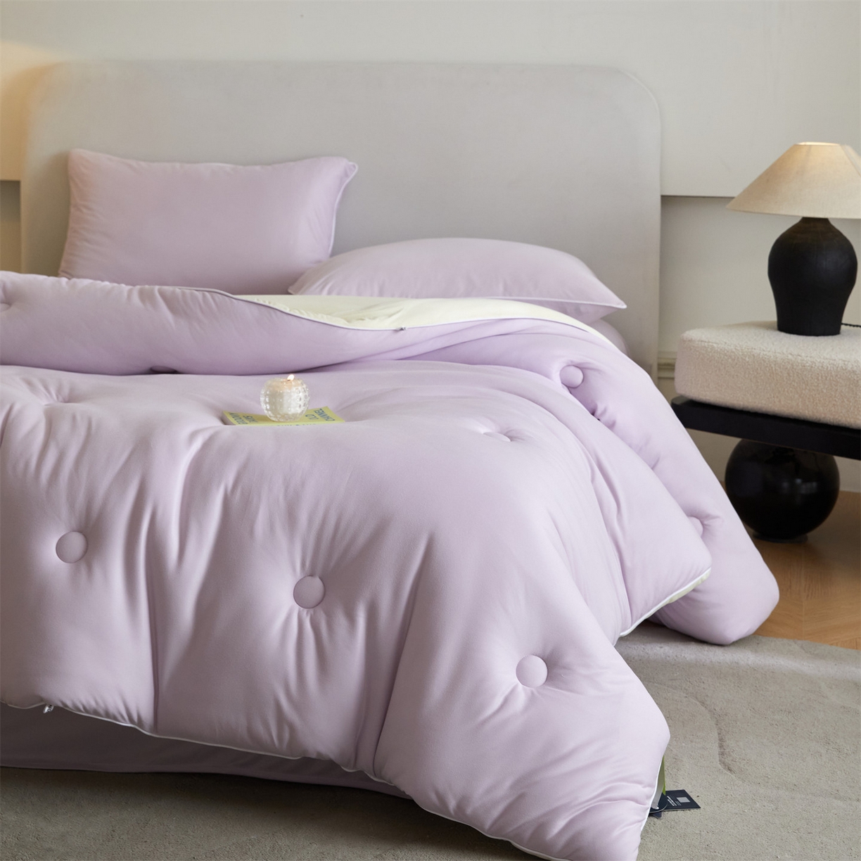91家纺网 家纺一手货源 找家纺 头等舱 2025新款针织A类软糯净植力抗菌防螨防霉低致敏双拼秋冬被（空镜图） 浅紫+奶黄