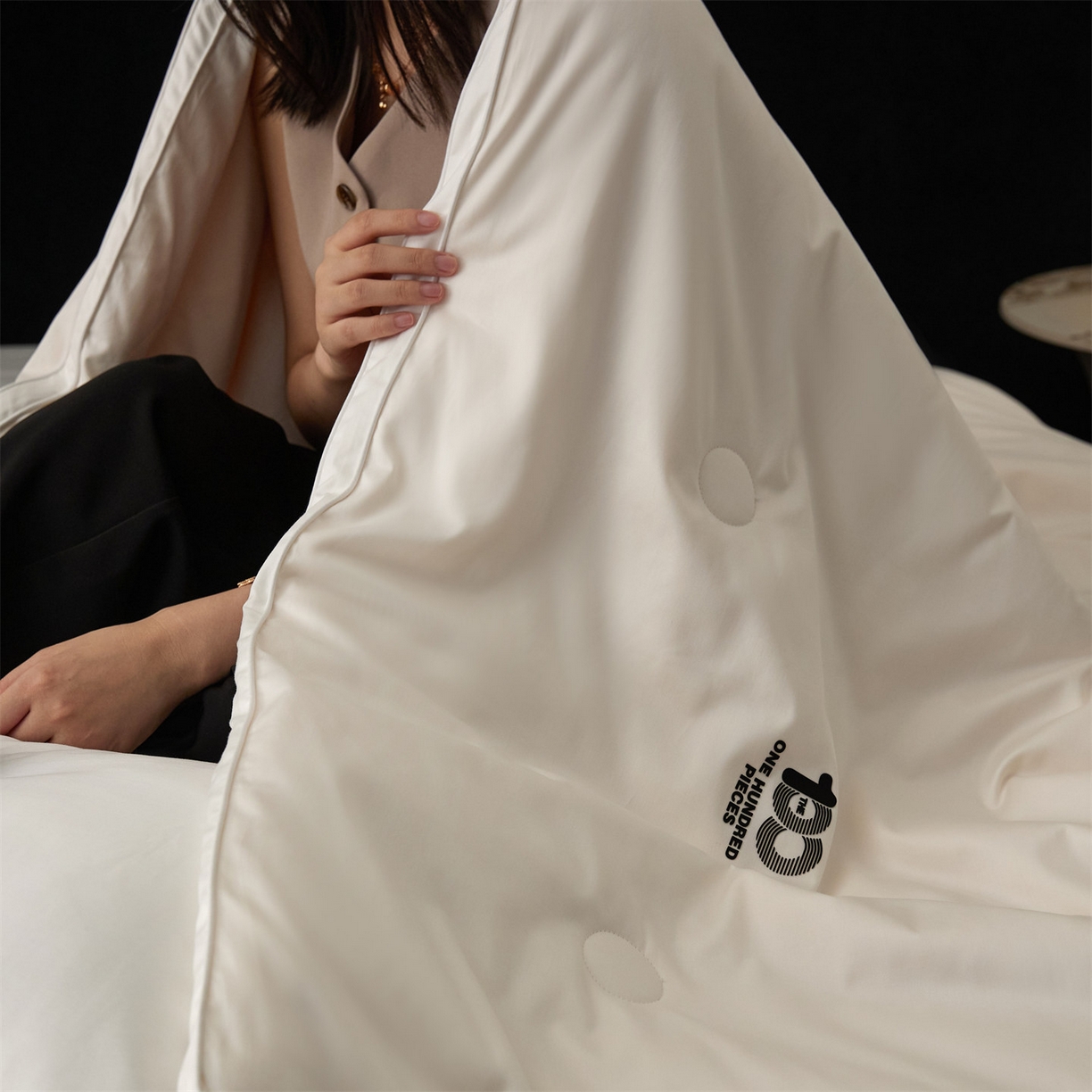 91家纺网 家纺一手货源 找家纺 头等舱 2025新款全棉100支双股纯色A类80大豆7A抗菌立体被子被芯（模特图） 本白