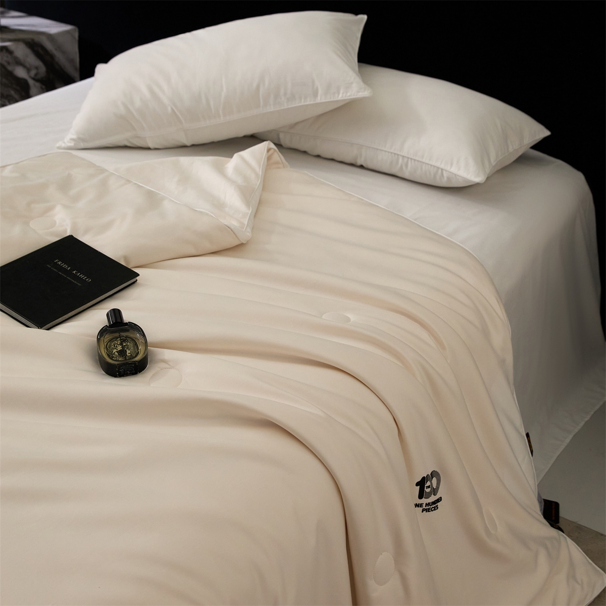 91家纺网 家纺一手货源 找家纺 （总）头等舱 2025新款全棉100支双股纯色A类80大豆7A抗菌立体被子被芯（空镜图）