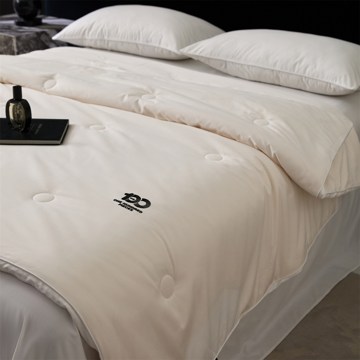 91家纺网 家纺一手货源 找家纺 头等舱 2025新款全棉100支双股纯色A类80大豆7A抗菌立体被子被芯（空镜图） 本白