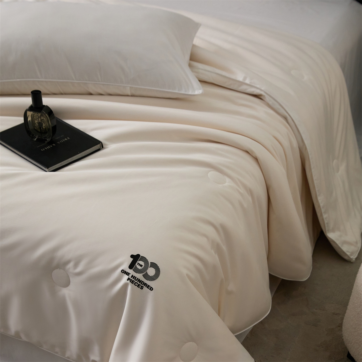 91家纺网 家纺一手货源 找家纺 头等舱 2025新款全棉100支双股纯色A类80大豆7A抗菌立体被子被芯（空镜图） 本白