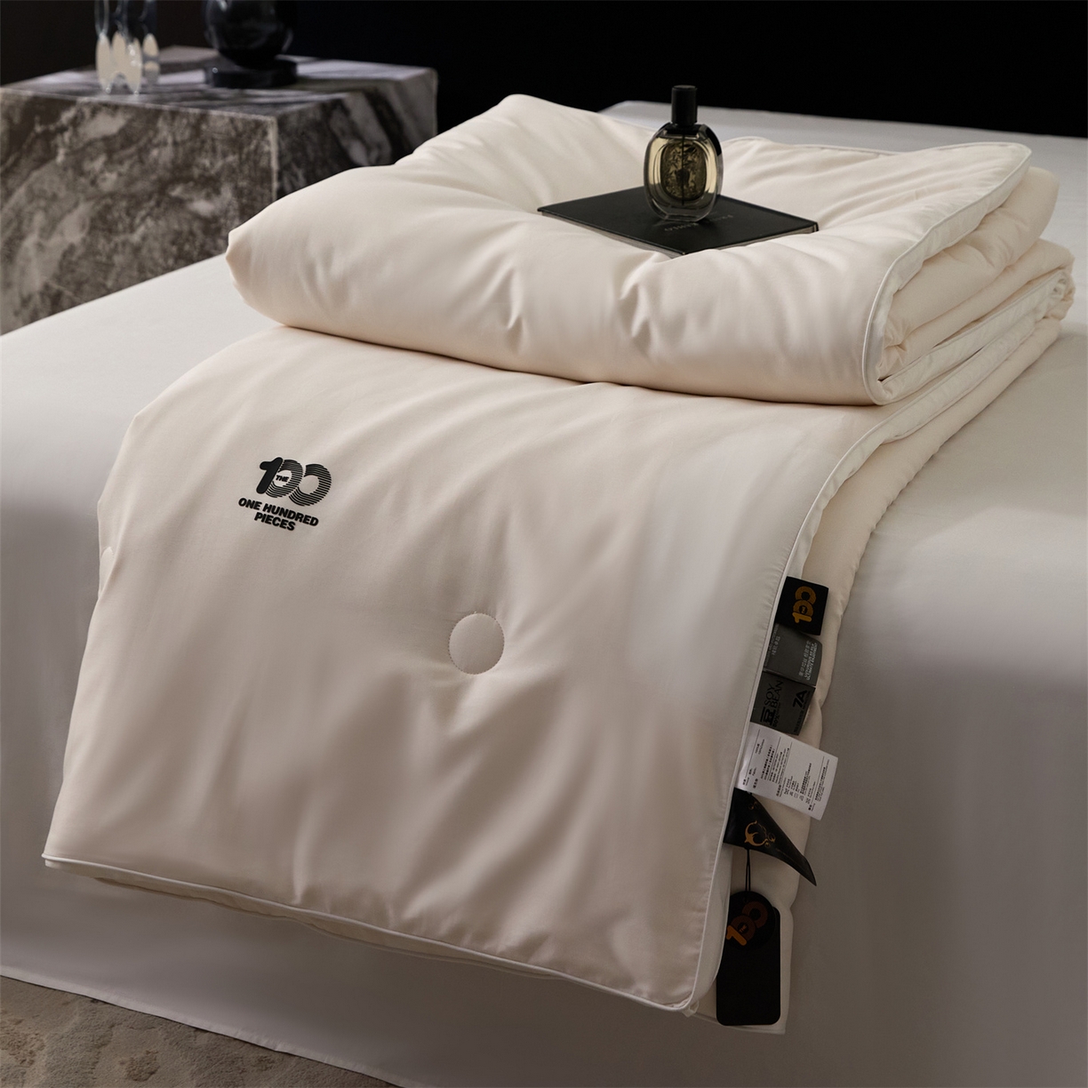 91家纺网 家纺一手货源 找家纺 头等舱 2025新款全棉100支双股纯色A类80大豆7A抗菌立体被子被芯（空镜图） 本白