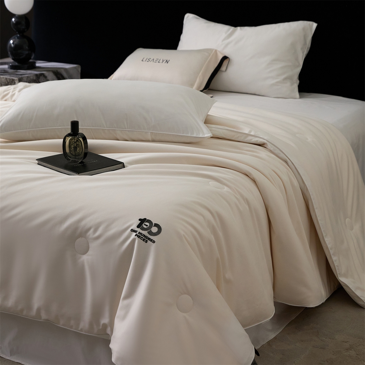 91家纺网 家纺一手货源 找家纺 头等舱 2025新款全棉100支双股纯色A类80大豆7A抗菌立体被子被芯（空镜图） 本白