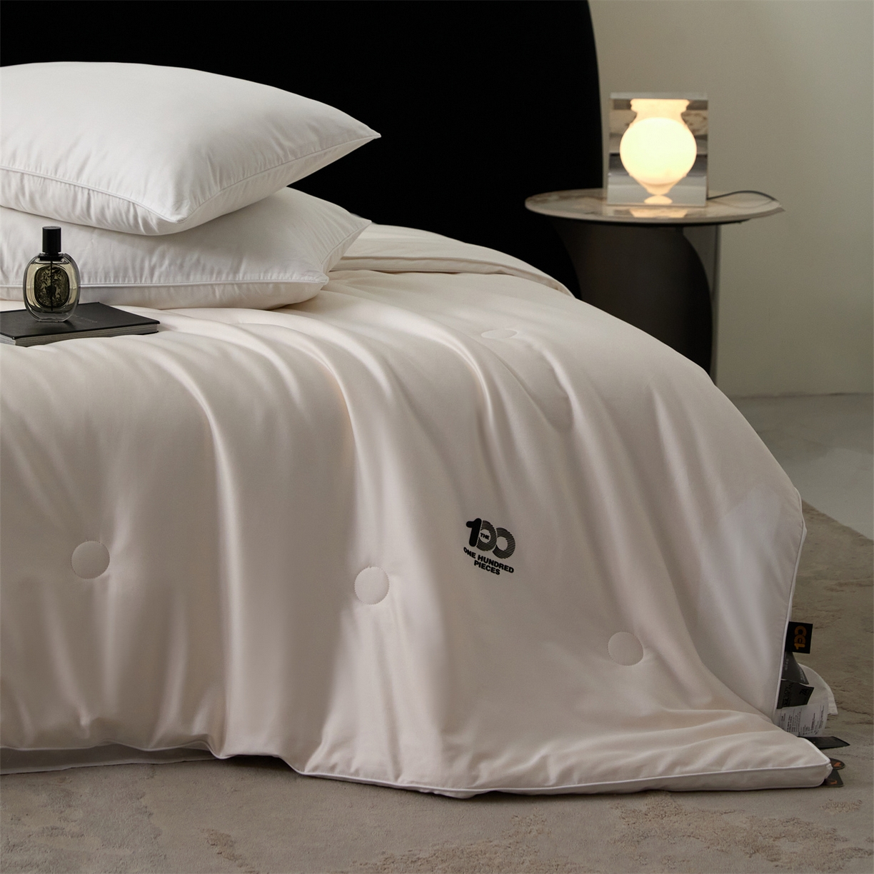 91家纺网 家纺一手货源 找家纺 头等舱 2025新款全棉100支双股纯色A类80大豆7A抗菌立体被子被芯（空镜图） 本白