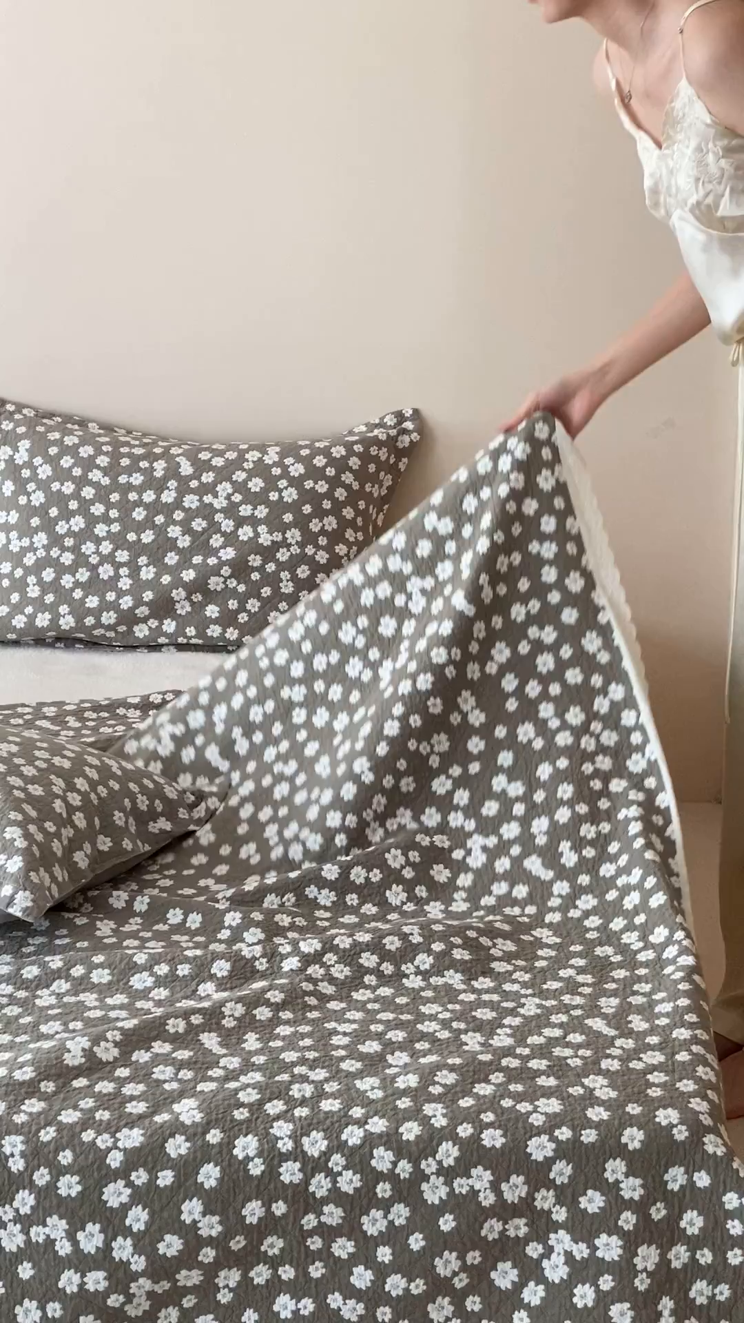 91家纺网 家纺一手货源 找家纺 麻依 2025新款安心棉四层纱布床盖三件套 梅屿-绿