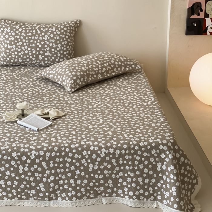 91家纺网 家纺一手货源 找家纺 麻依 2025新款安心棉四层纱布床盖三件套 梅屿-驼