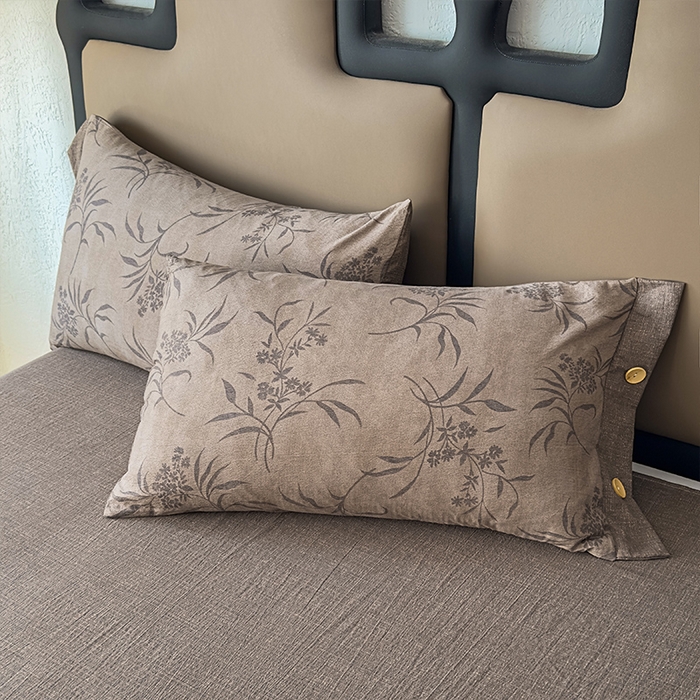 91家纺网 家纺一手货源 找家纺 丝芙妮家居（原乐视家纺） 2025新款原麻纽扣款四件套 风野涧·纽扣款