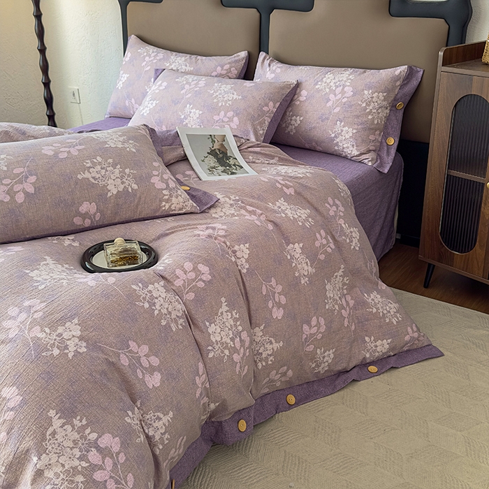 91家纺网 家纺一手货源 找家纺 丝芙妮家居（原乐视家纺） 2025新款原麻纽扣款四件套 花畔呢喃·纽扣款