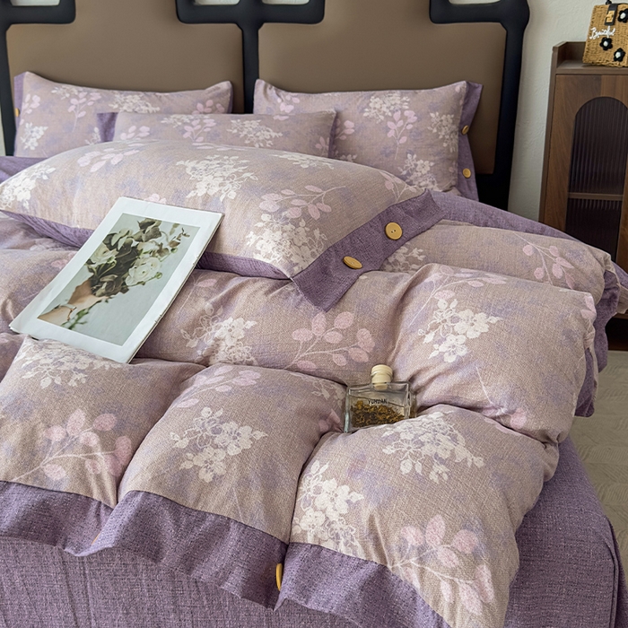 91家纺网 家纺一手货源 找家纺 丝芙妮家居（原乐视家纺） 2025新款原麻纽扣款四件套 花畔呢喃·纽扣款