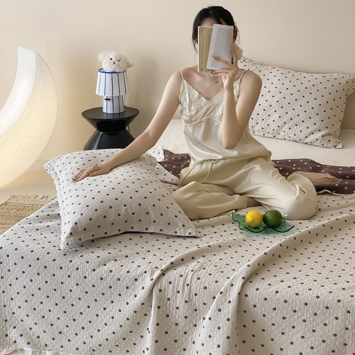 91家纺网 家纺一手货源 找家纺 麻依 2025新款安心棉四层纱布床盖三件套 小波点